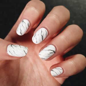 Read more about the article The Ultimate Guide to Long-Lasting Manicures