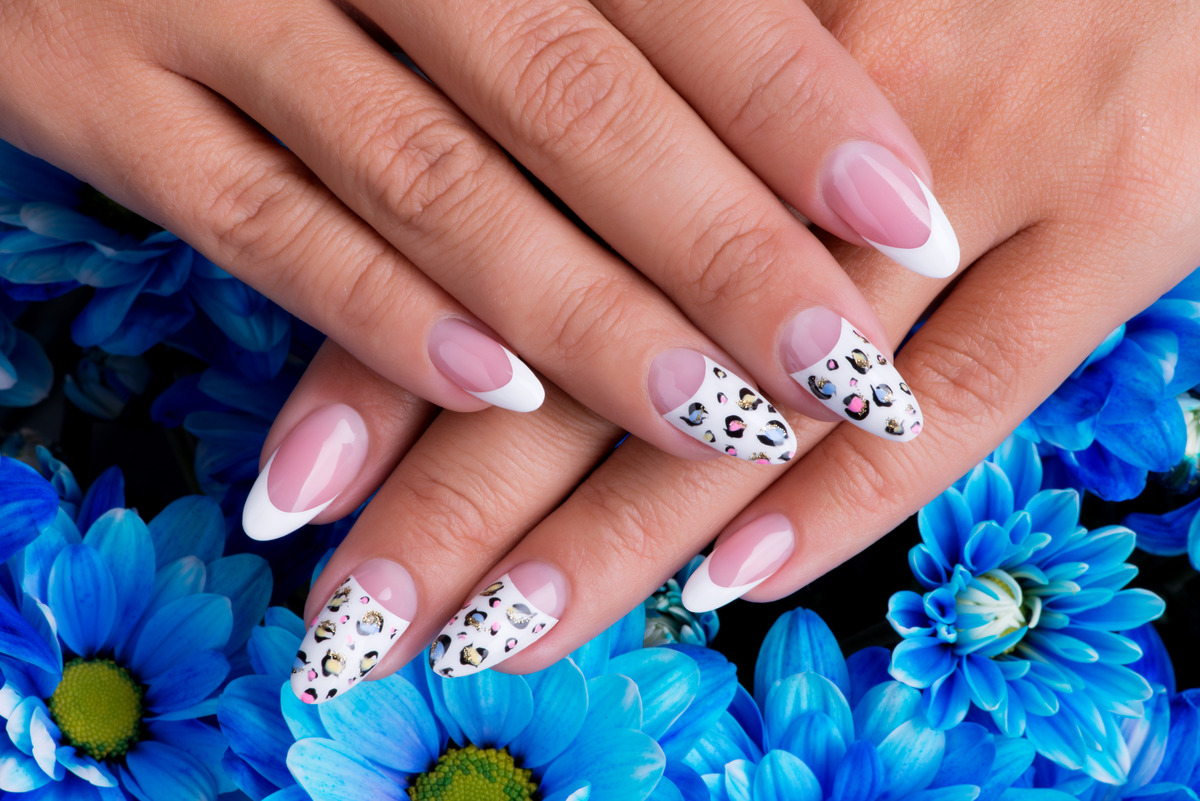 You are currently viewing Seasonal Shades: Transforming Your French Mani for Every Occasion!