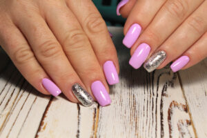 Read more about the article Classic Manicure – A timeless option that includes nail trimming, shaping, cuticle care, and a perfect polish application.